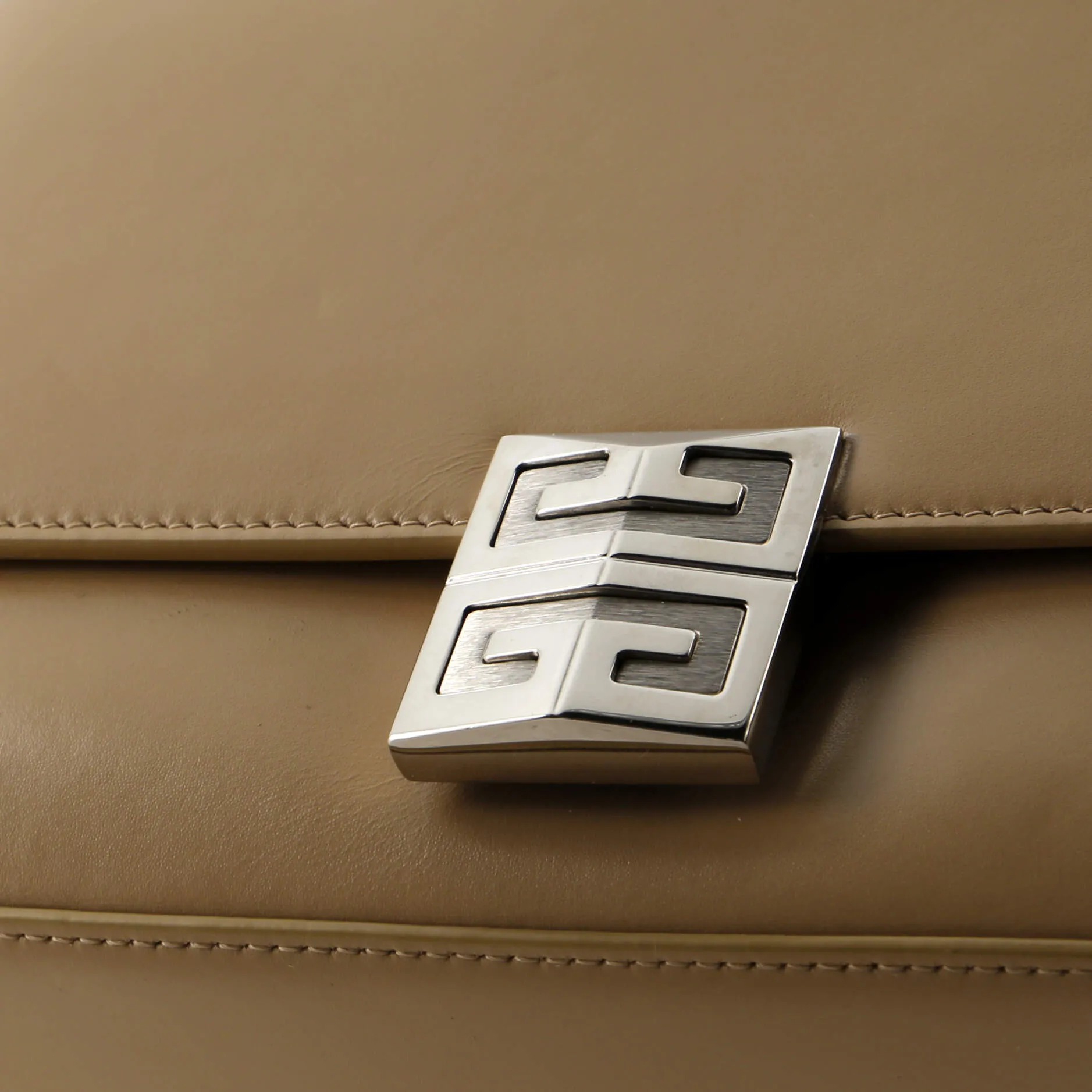 4G Shoulder Bag Leather Medium