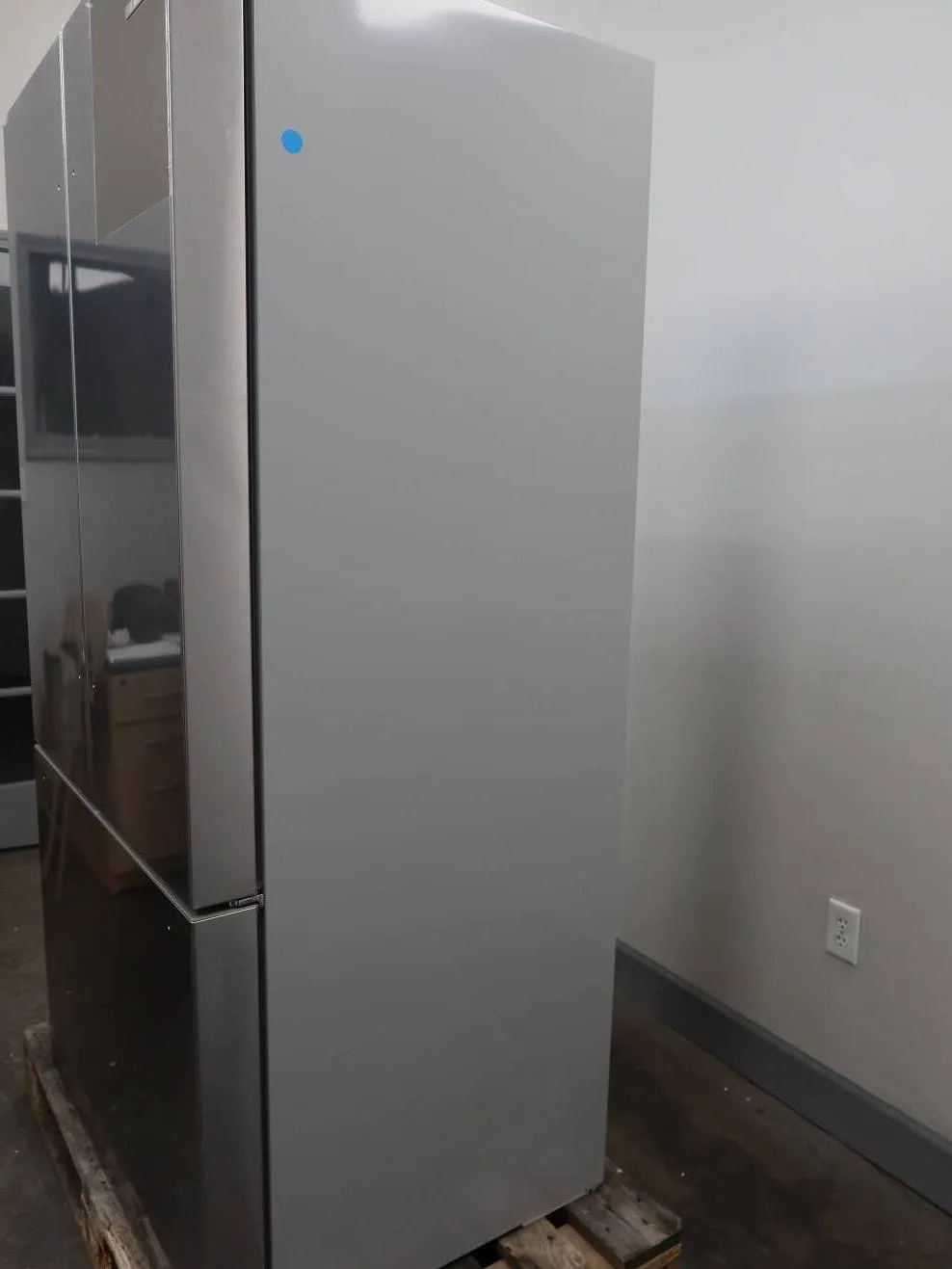 Bosch 36" LED 21 cu.ft. Smart French Door SS 800 Series Refrigerator B36CT80SNS