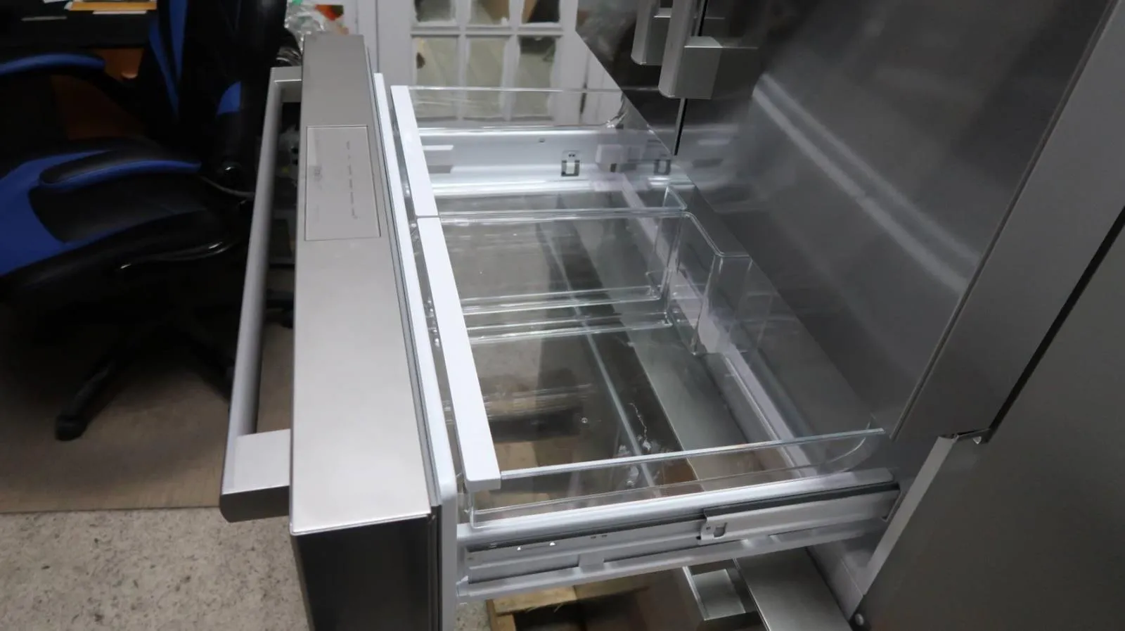 Bosch 800 Series 36 Inch Counter Depth French Door Smart Refrigerator B36CL80SNS