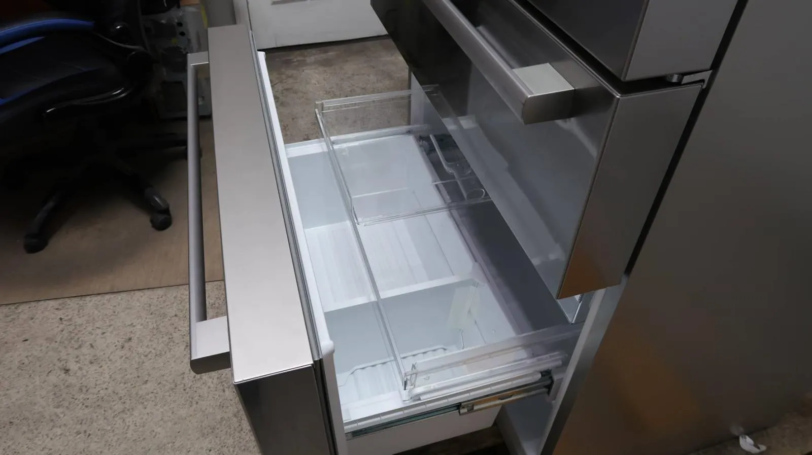 Bosch 800 Series 36 Inch Counter Depth French Door Smart Refrigerator B36CL80SNS