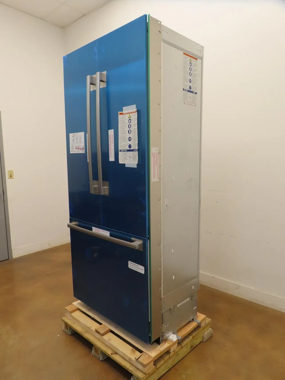 Bosch Benchmark Series B36BT935NS 36" Built-In French Door Refrigerator Perfect