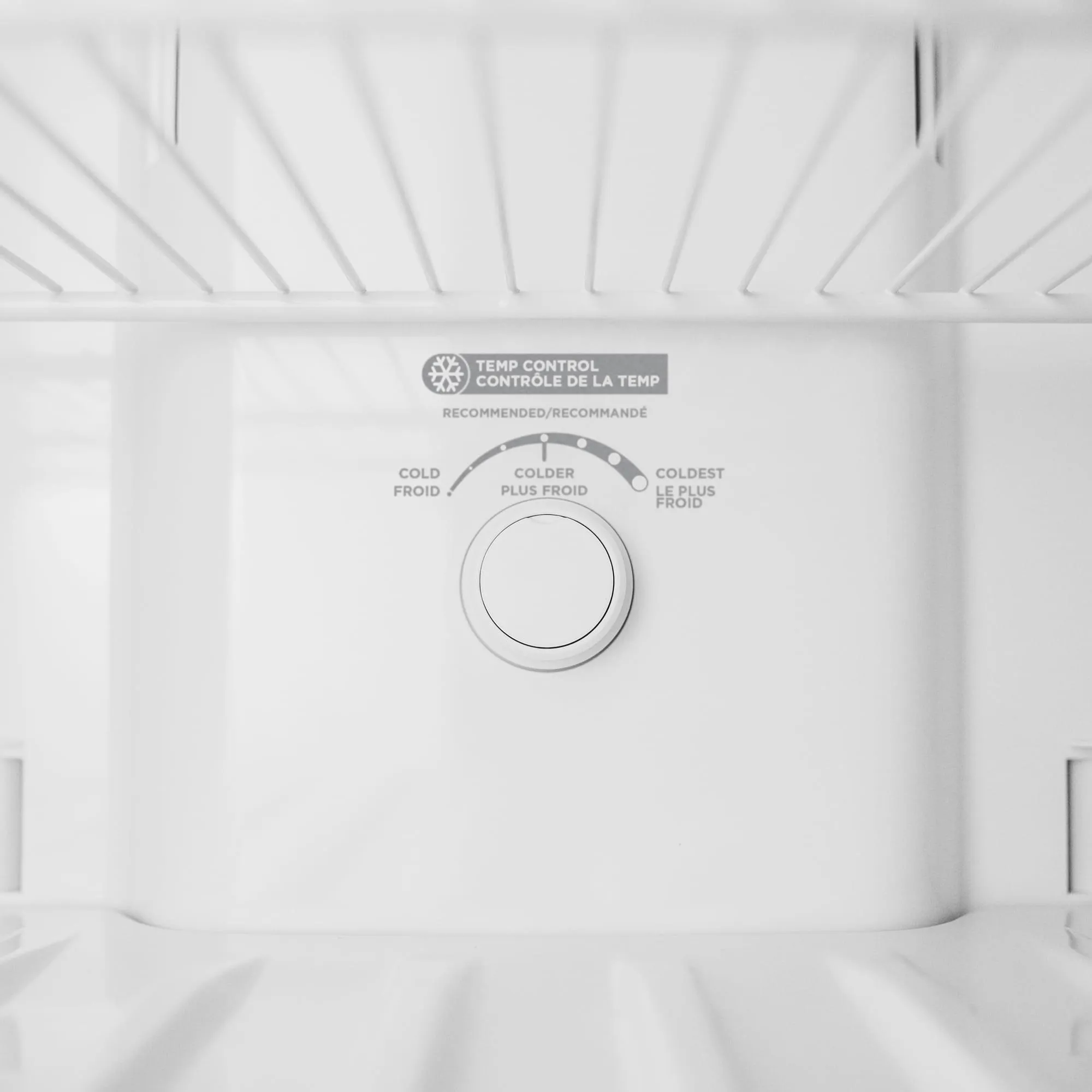 Danby 28-inch, 18 cu. ft. Freestanding Top Freezer Refrigerator DFF176B1WDB