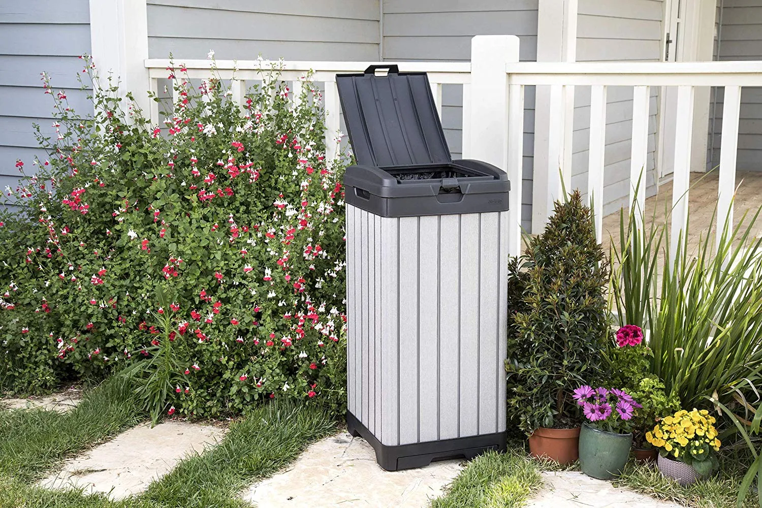 Keter Rockford 120lt Outdoor Waste Bin