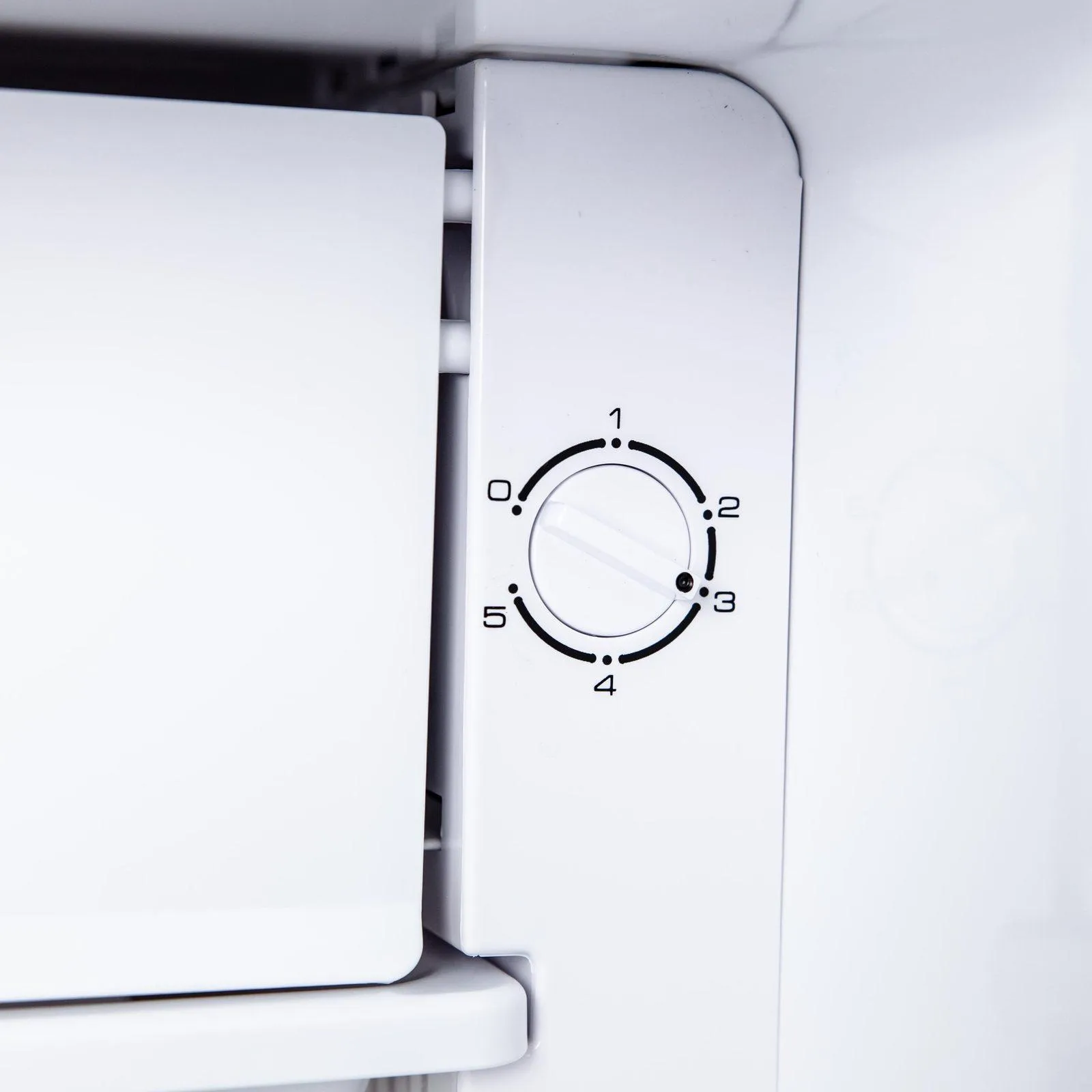 RM3306W Avanti 3.2 cu. ft. Compact Refrigerator - White / 3.2 cu. ft.